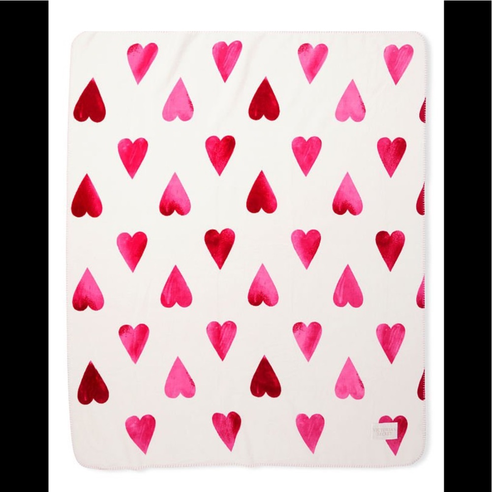 Victoria’s Secret Cozy Plush Fleece Heart Blanket NWT